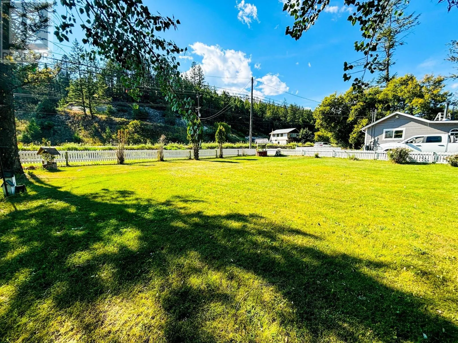 8256 HOBBITT FRONTAGE Road