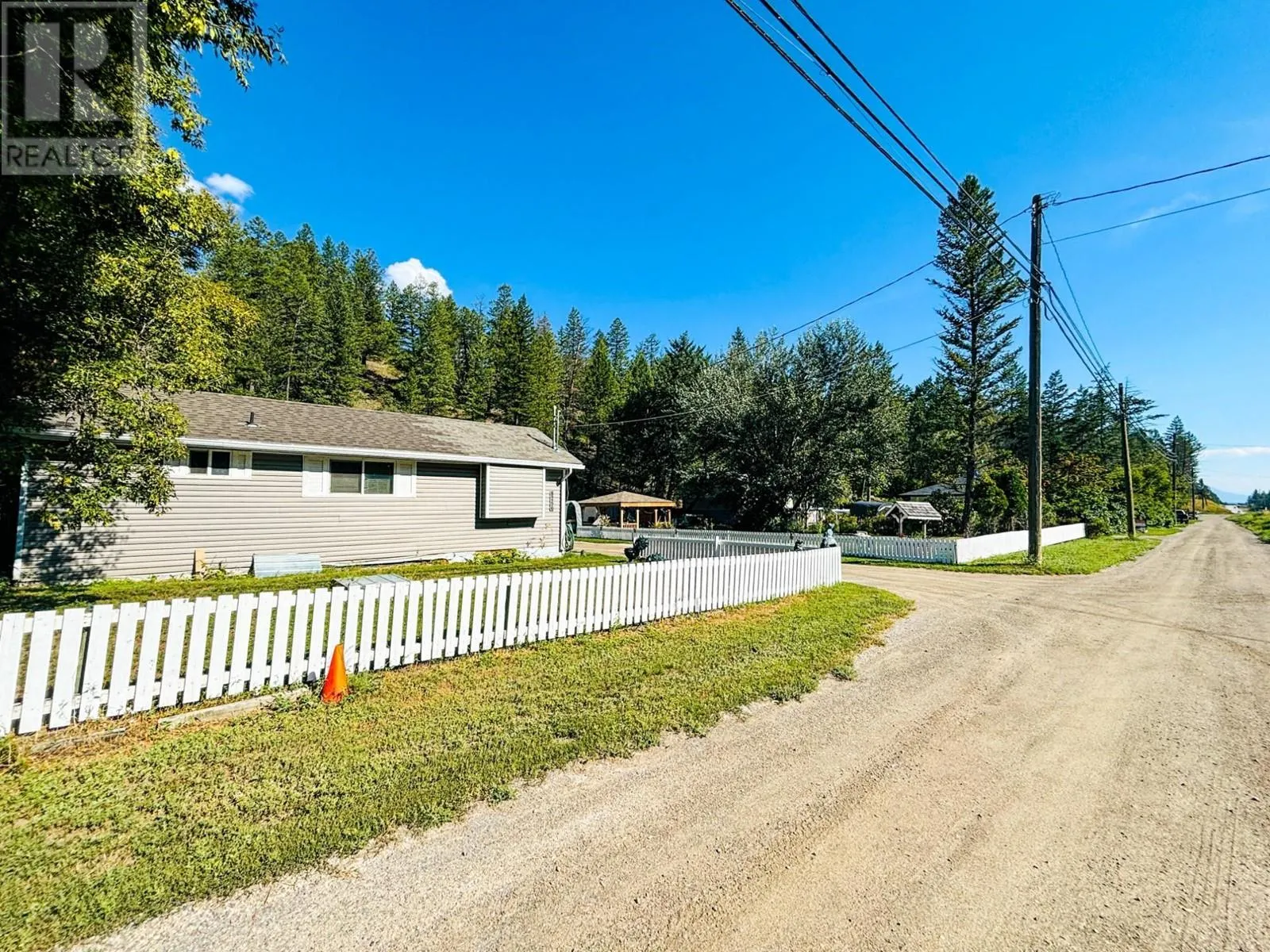 8256 HOBBITT FRONTAGE Road