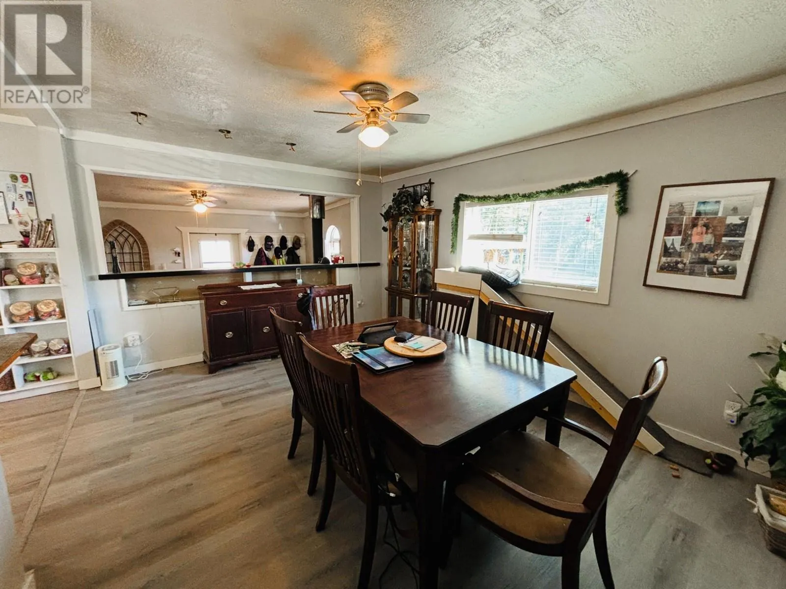 8256 HOBBITT FRONTAGE Road