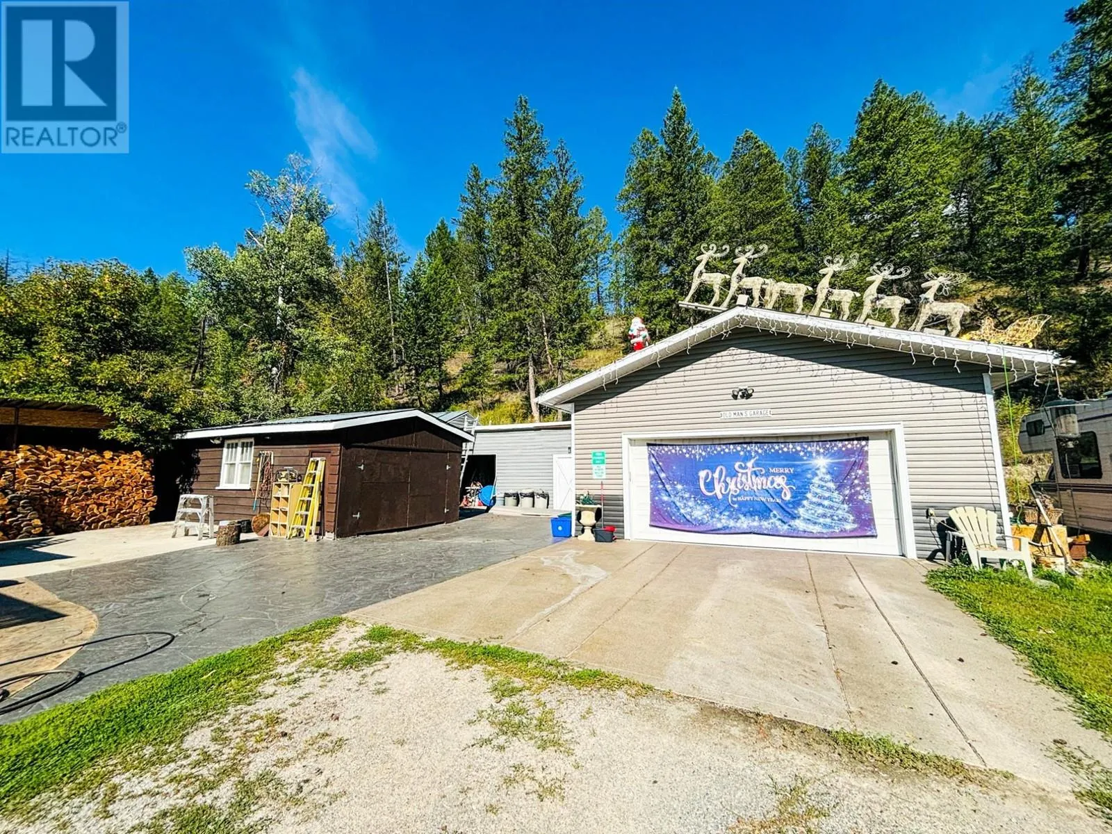 8256 HOBBITT FRONTAGE Road