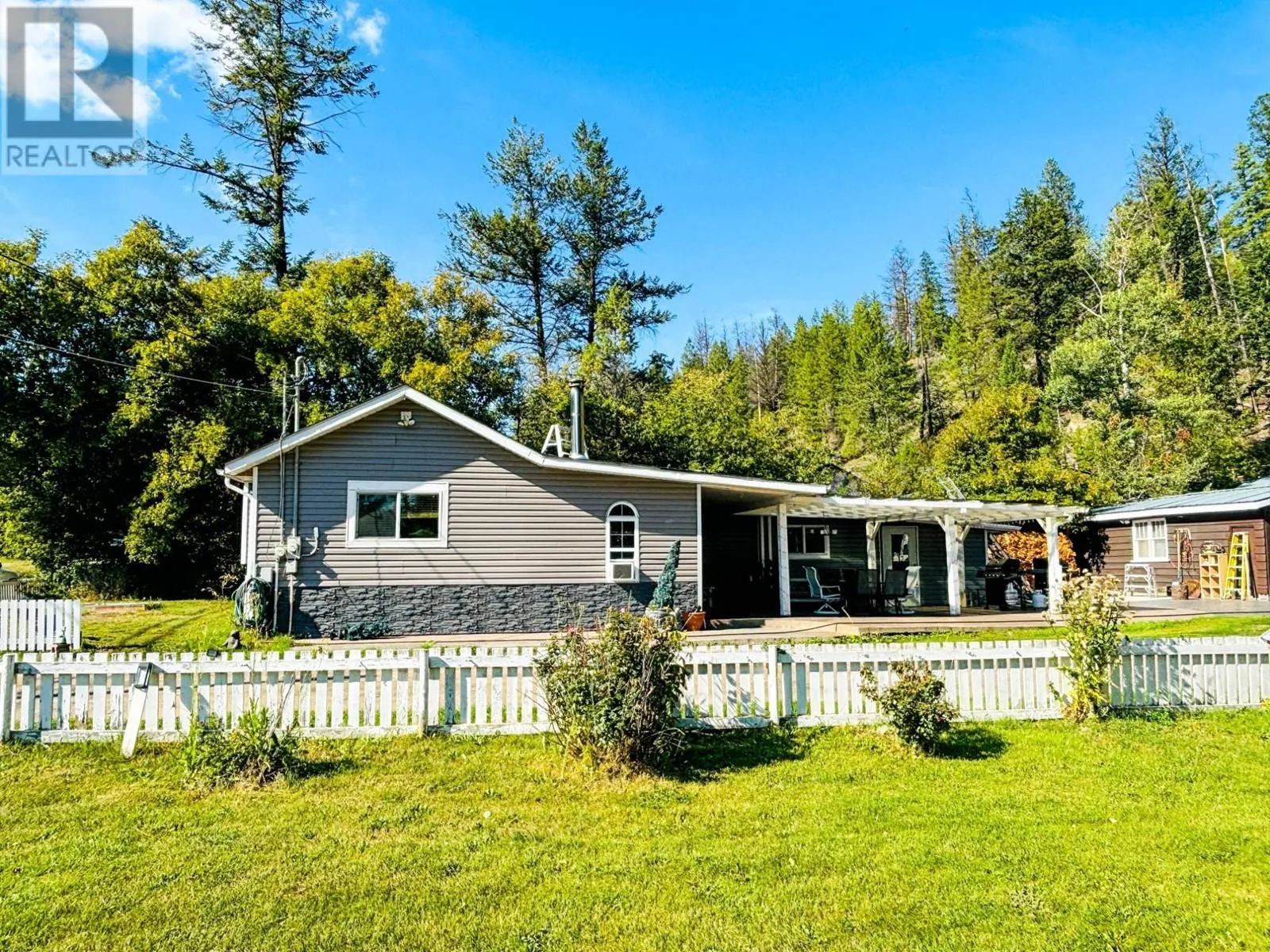 8256 HOBBITT FRONTAGE Road