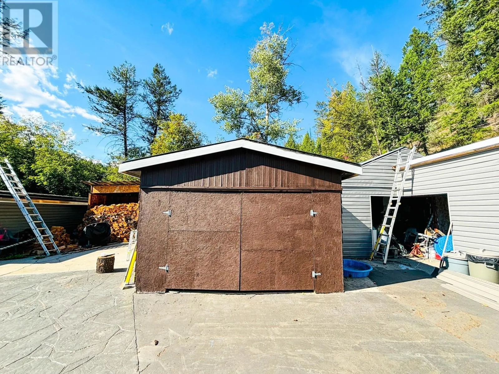 8256 HOBBITT FRONTAGE Road