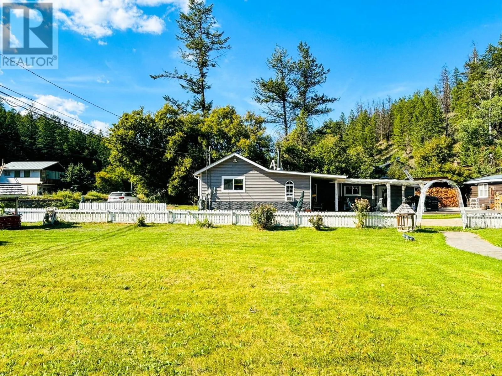 8256 HOBBITT FRONTAGE Road