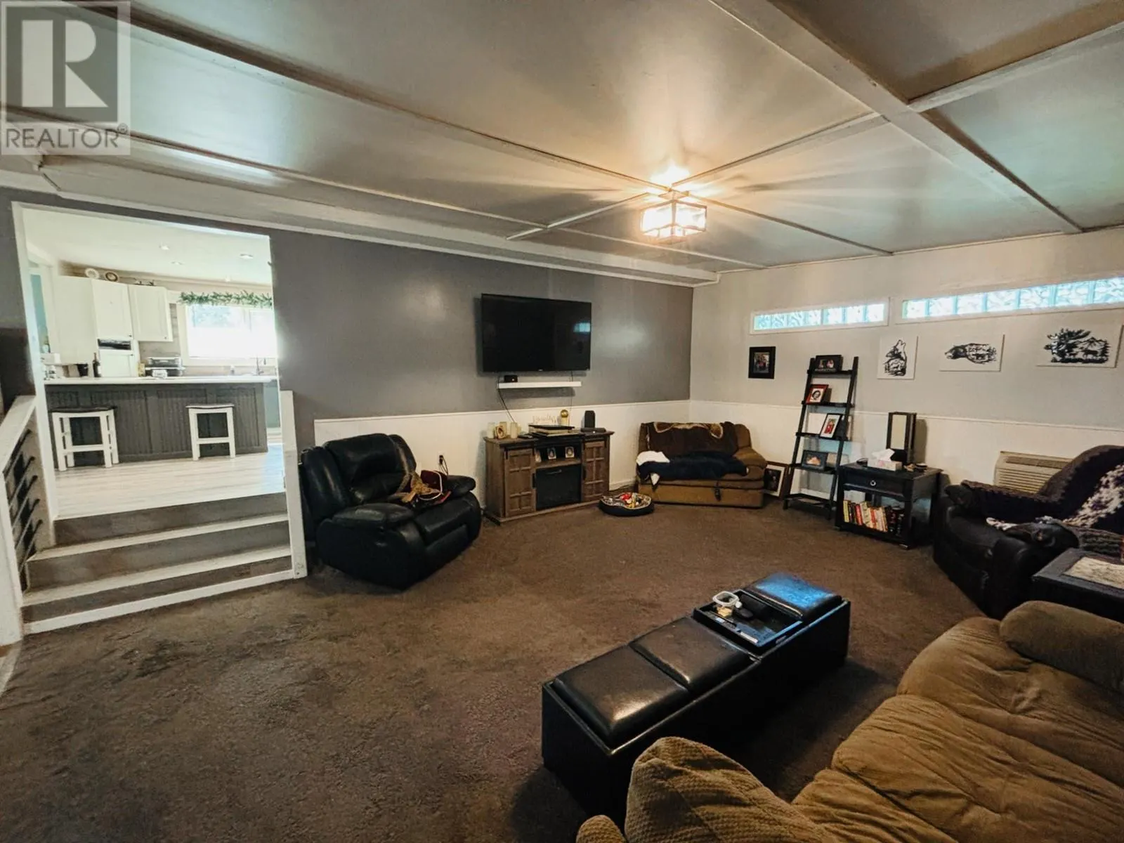 8256 HOBBITT FRONTAGE Road