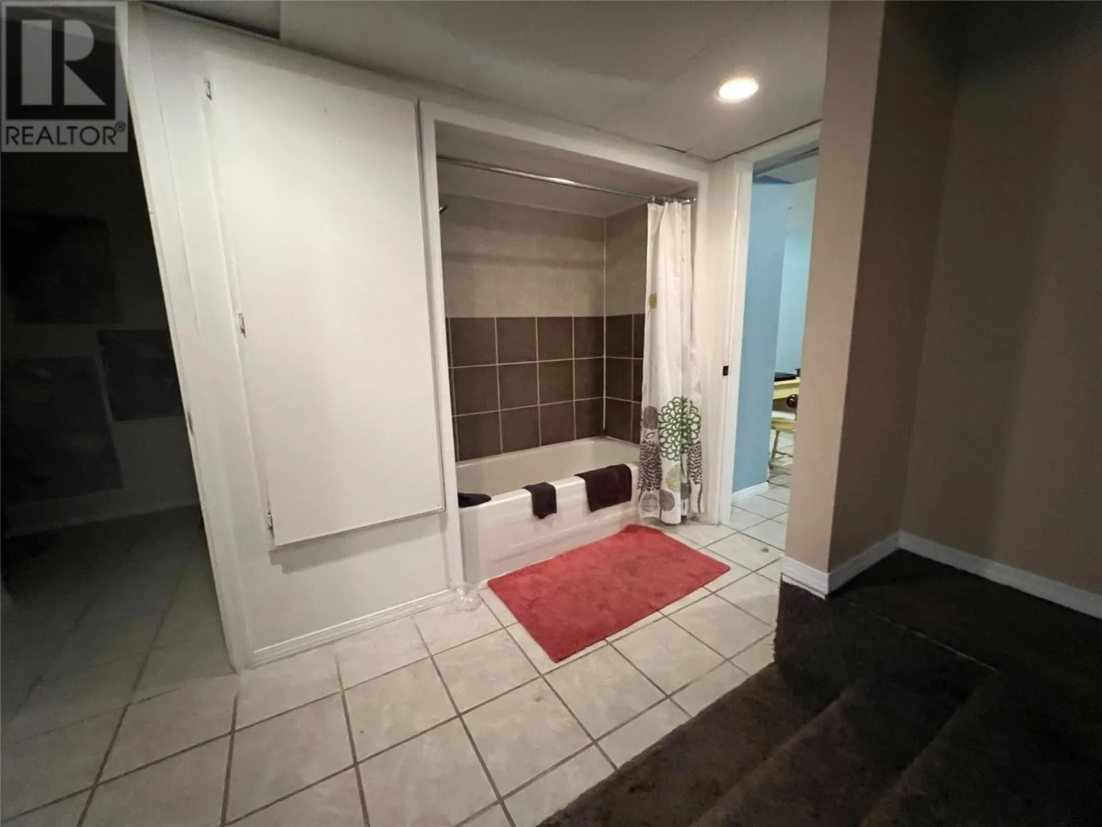 6476 KOOTENAY Street