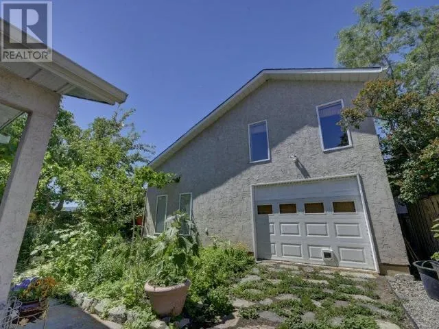 6476 KOOTENAY Street