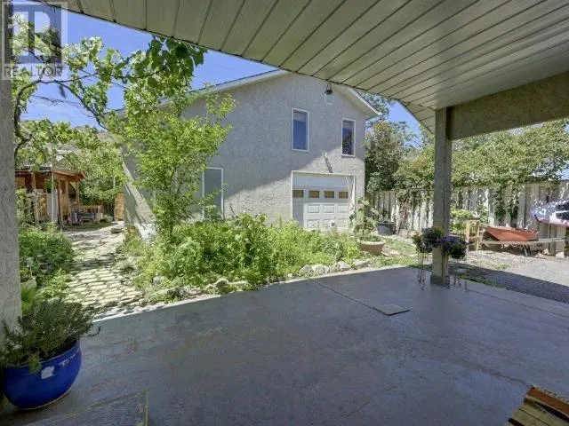 6476 KOOTENAY Street