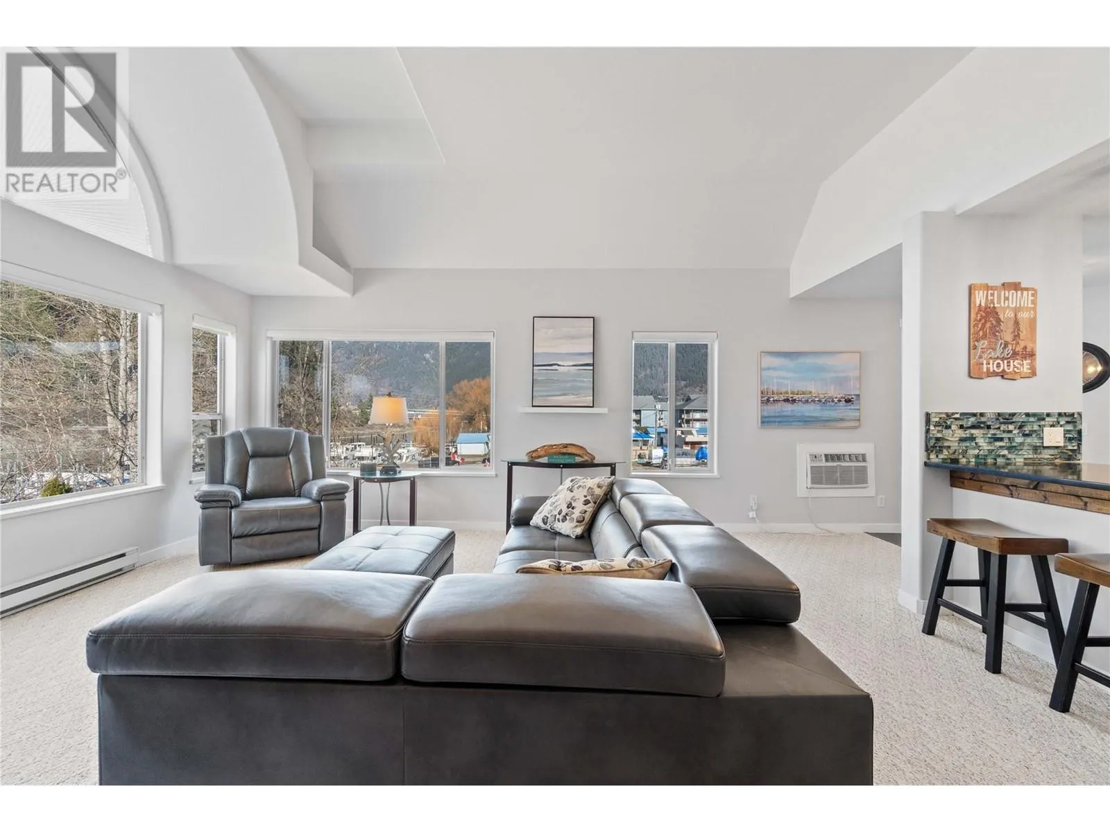 1002 Riverside Avenue Unit# 320