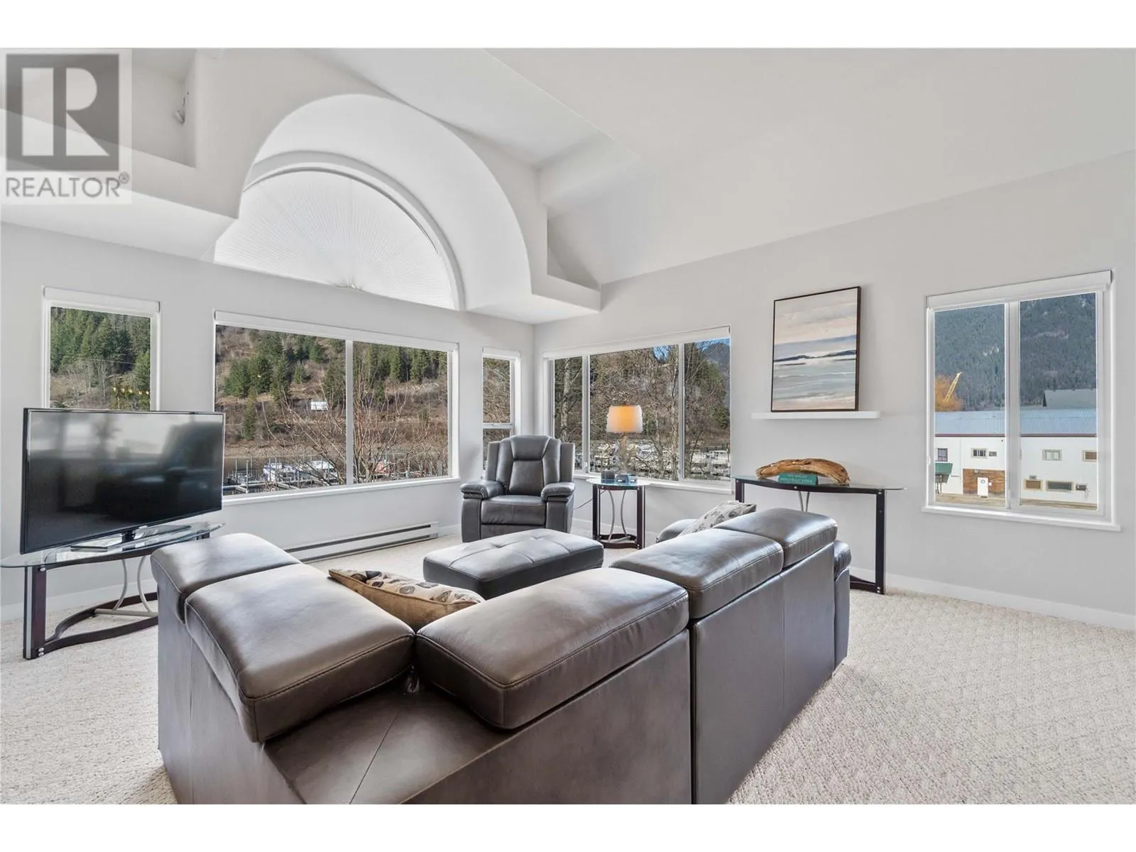 1002 Riverside Avenue Unit# 320