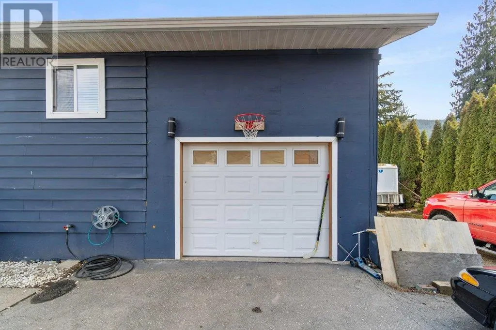 1209 Martinson Avenue