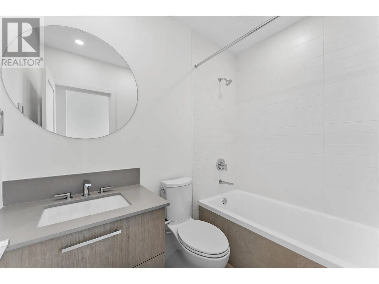 3389 Lakeshore Road Unit# 605