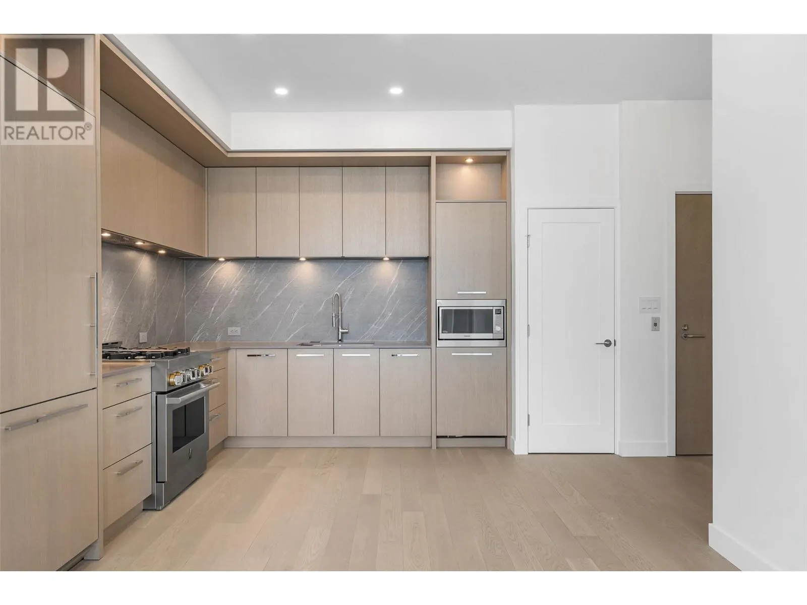 3389 Lakeshore Road Unit# 605