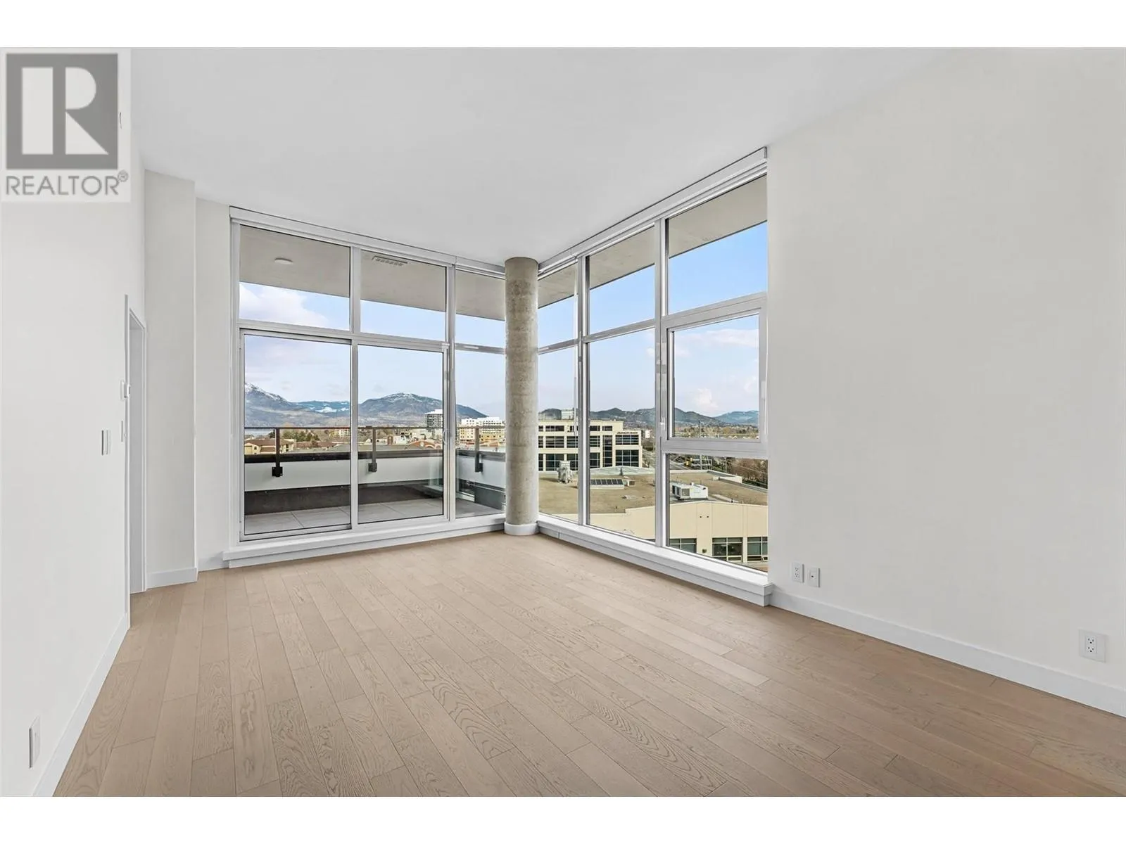 3389 Lakeshore Road Unit# 605