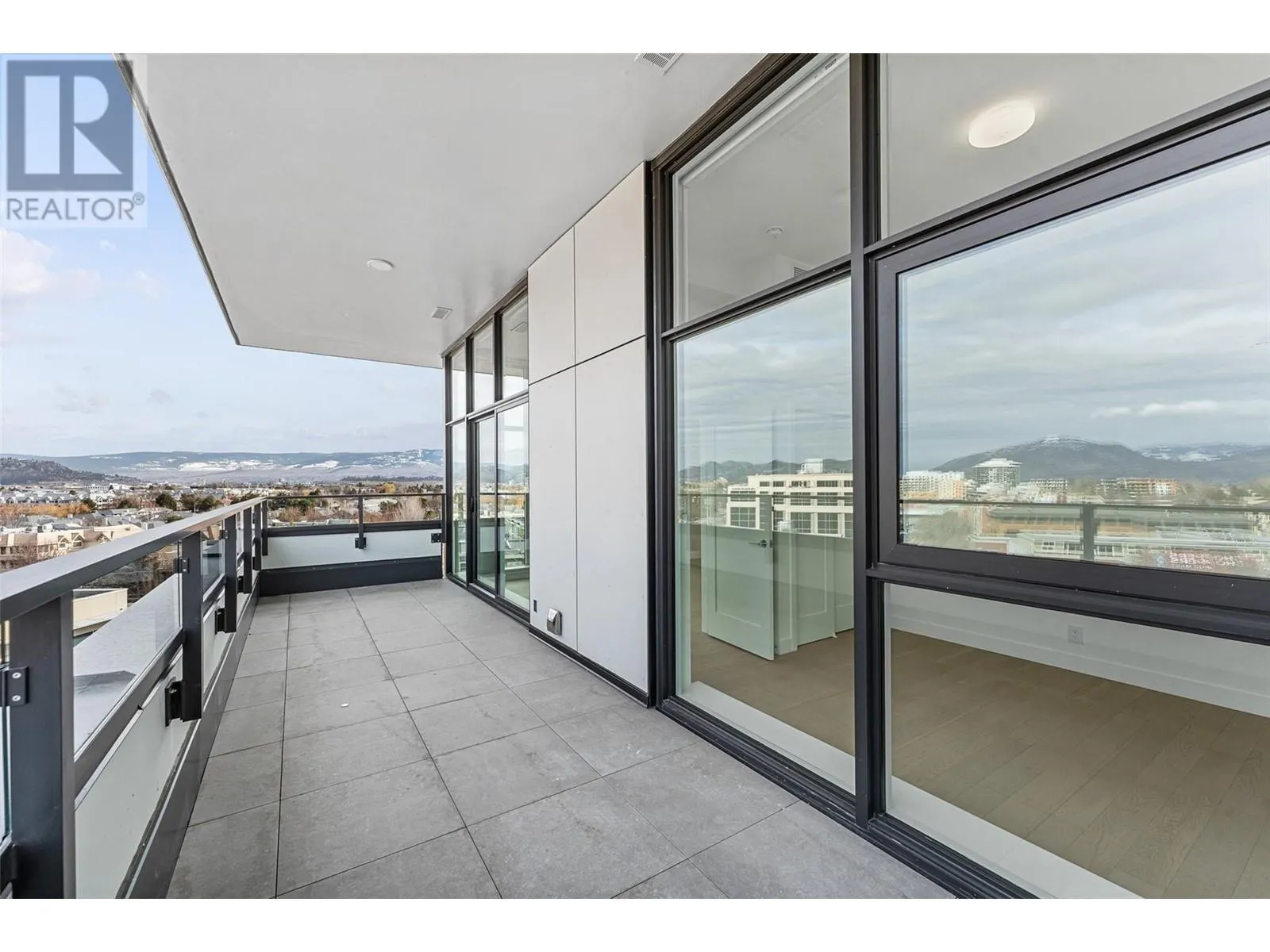 3389 Lakeshore Road Unit# 605