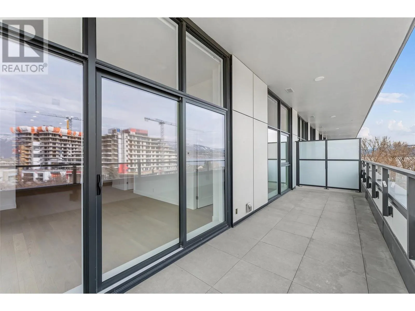 3389 Lakeshore Road Unit# 605