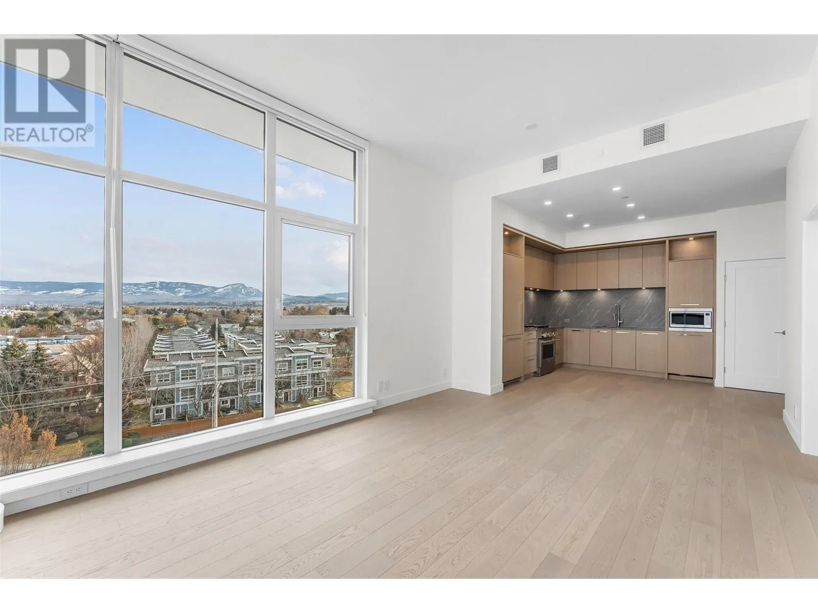 3389 Lakeshore Road Unit# 605