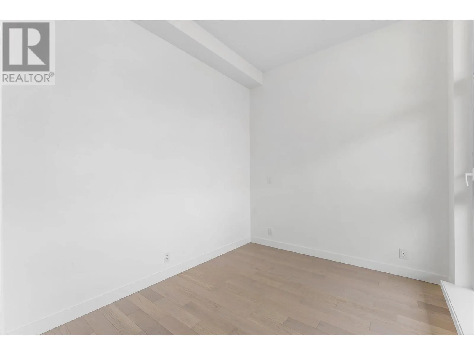 3389 Lakeshore Road Unit# 605