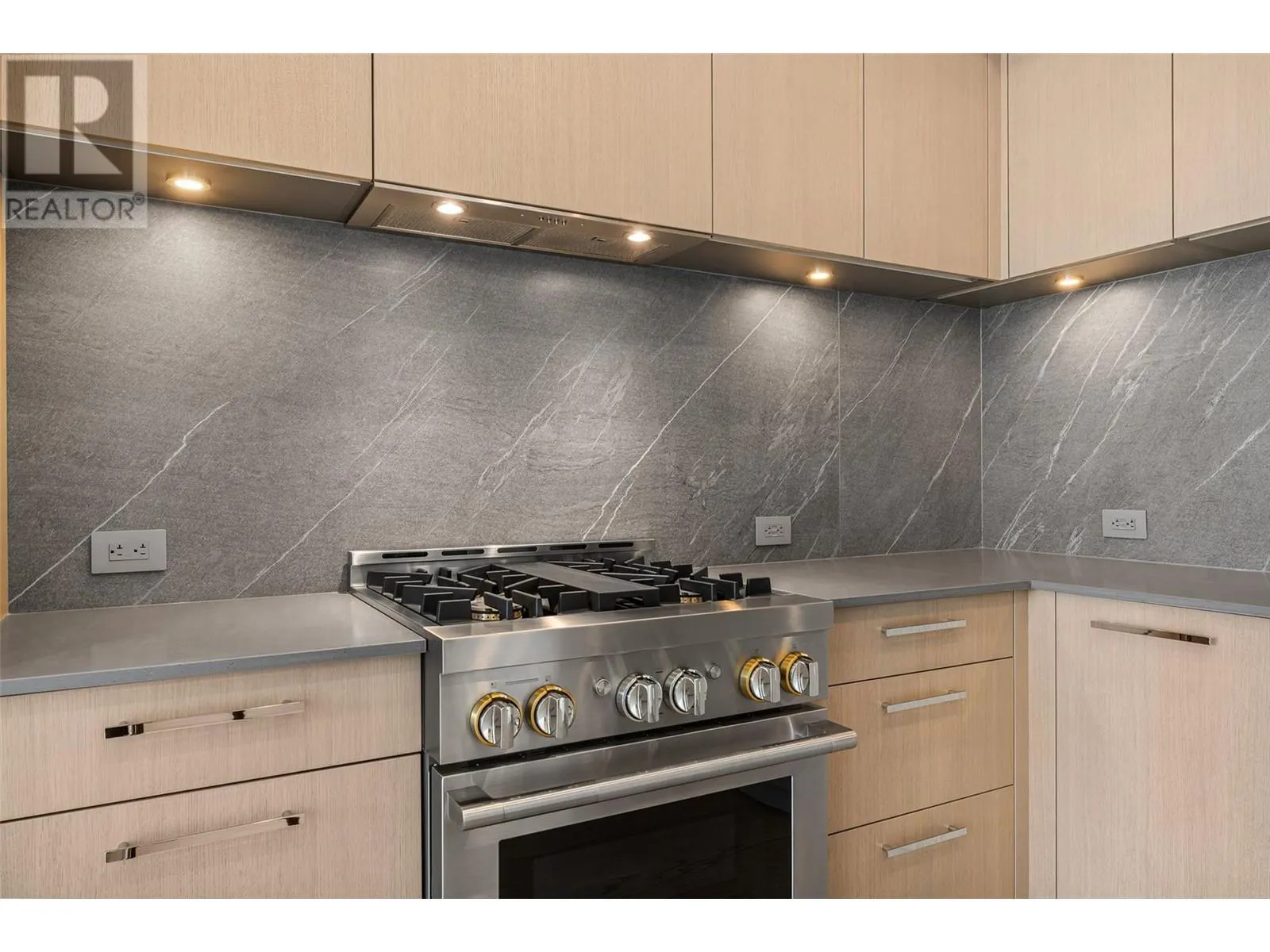 3389 Lakeshore Road Unit# 605