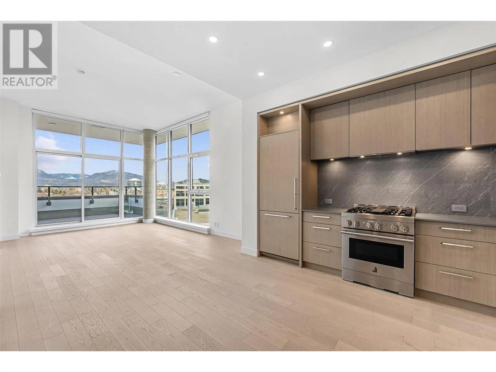 3389 Lakeshore Road Unit# 605