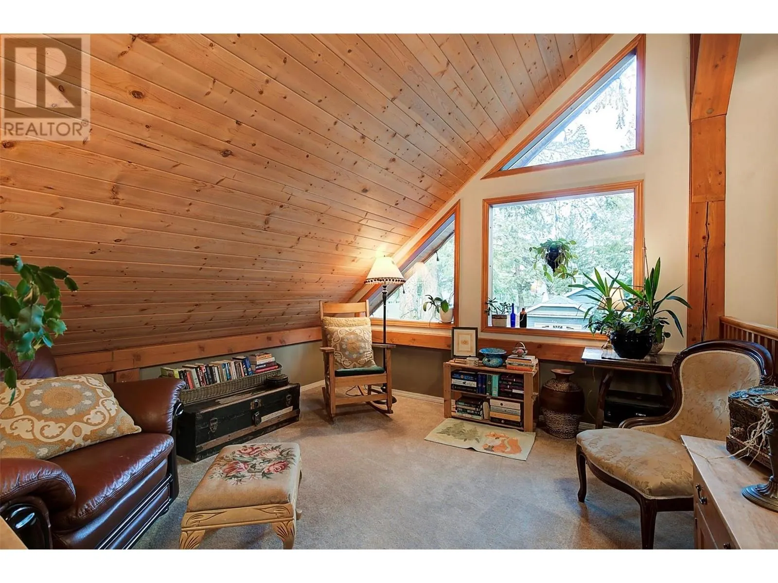 346 Hummingbird Avenue