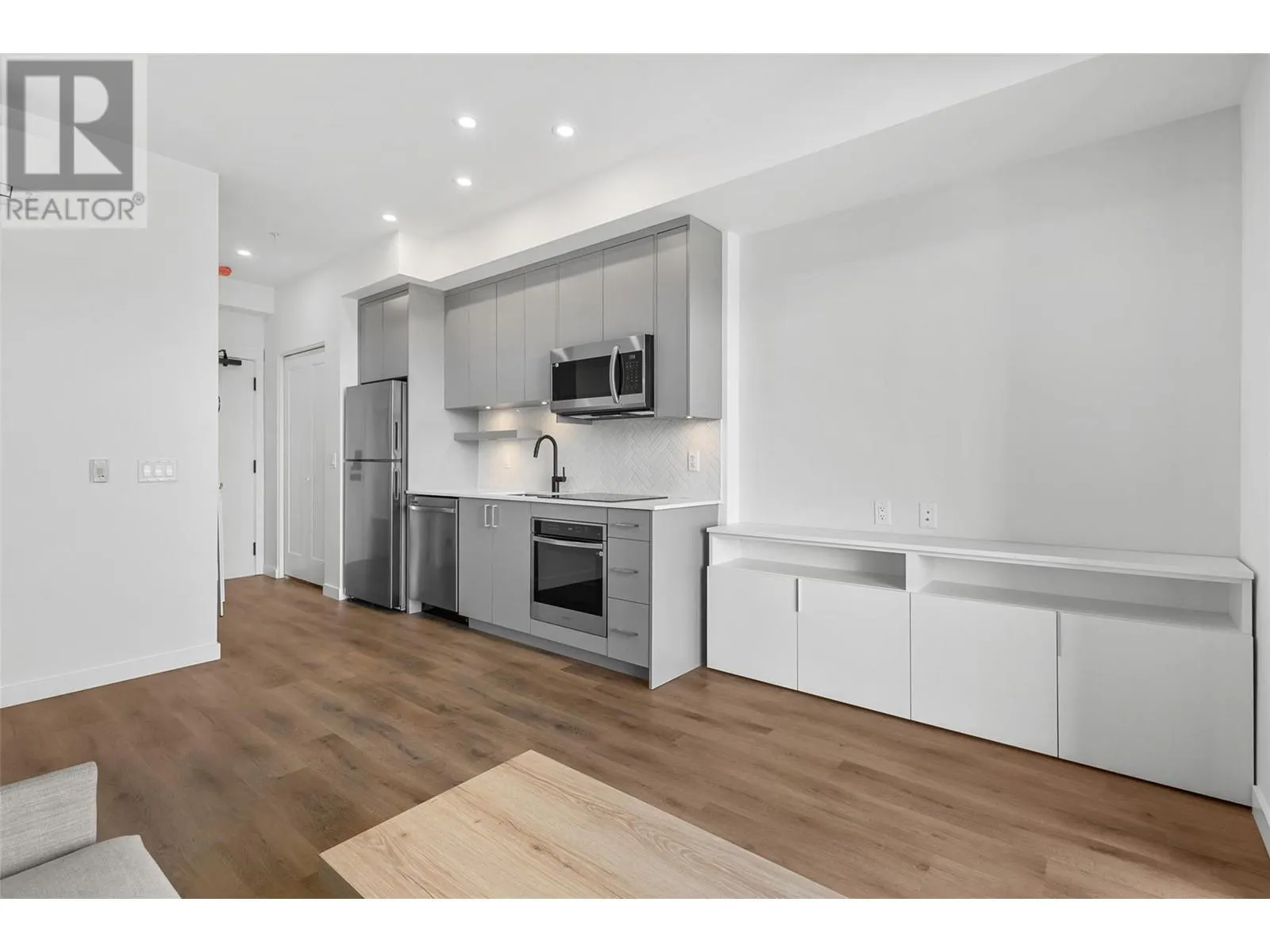 1274 Devonshire Avenue Unit# 507
