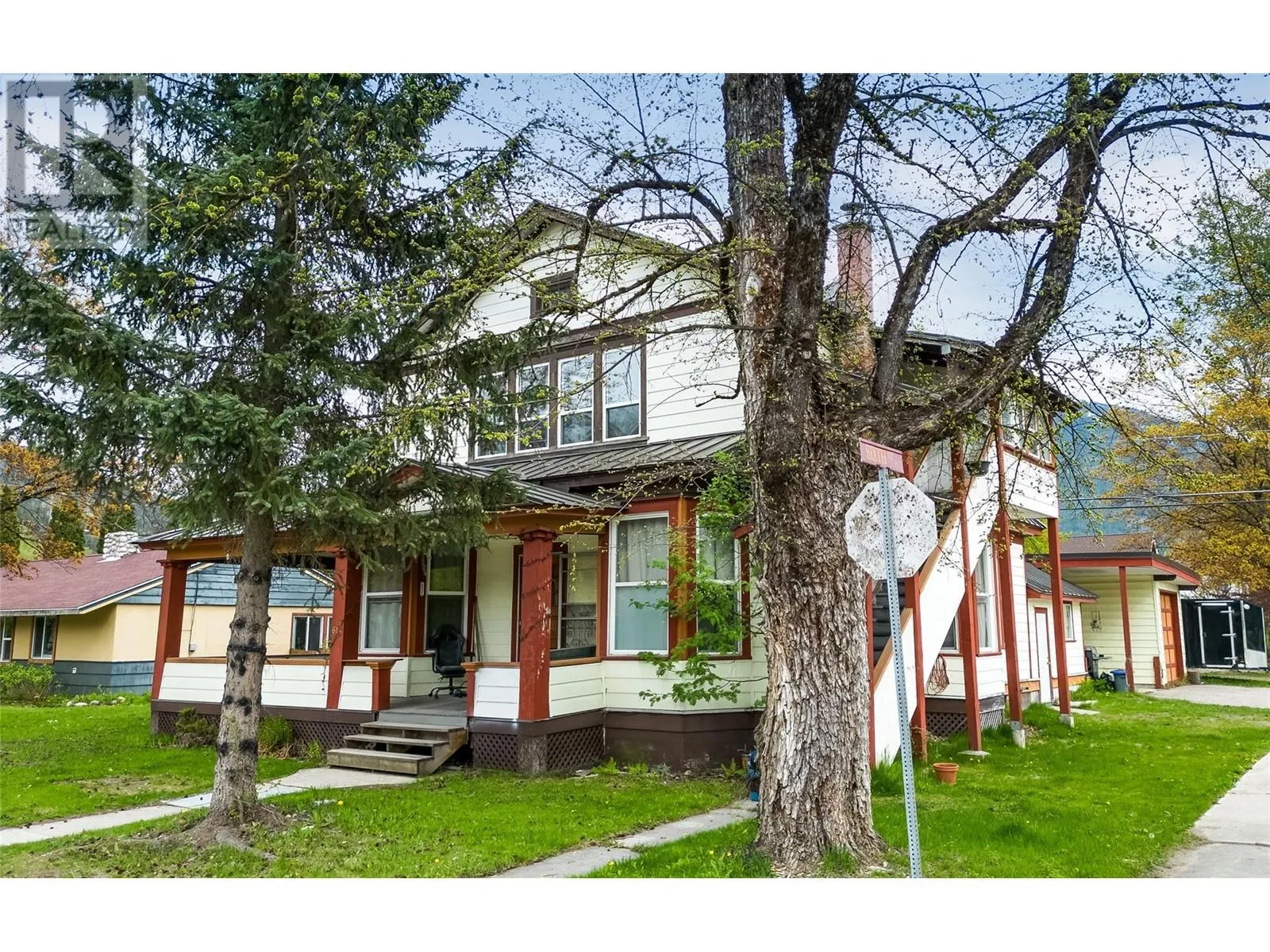 614 Mackenzie Avenue