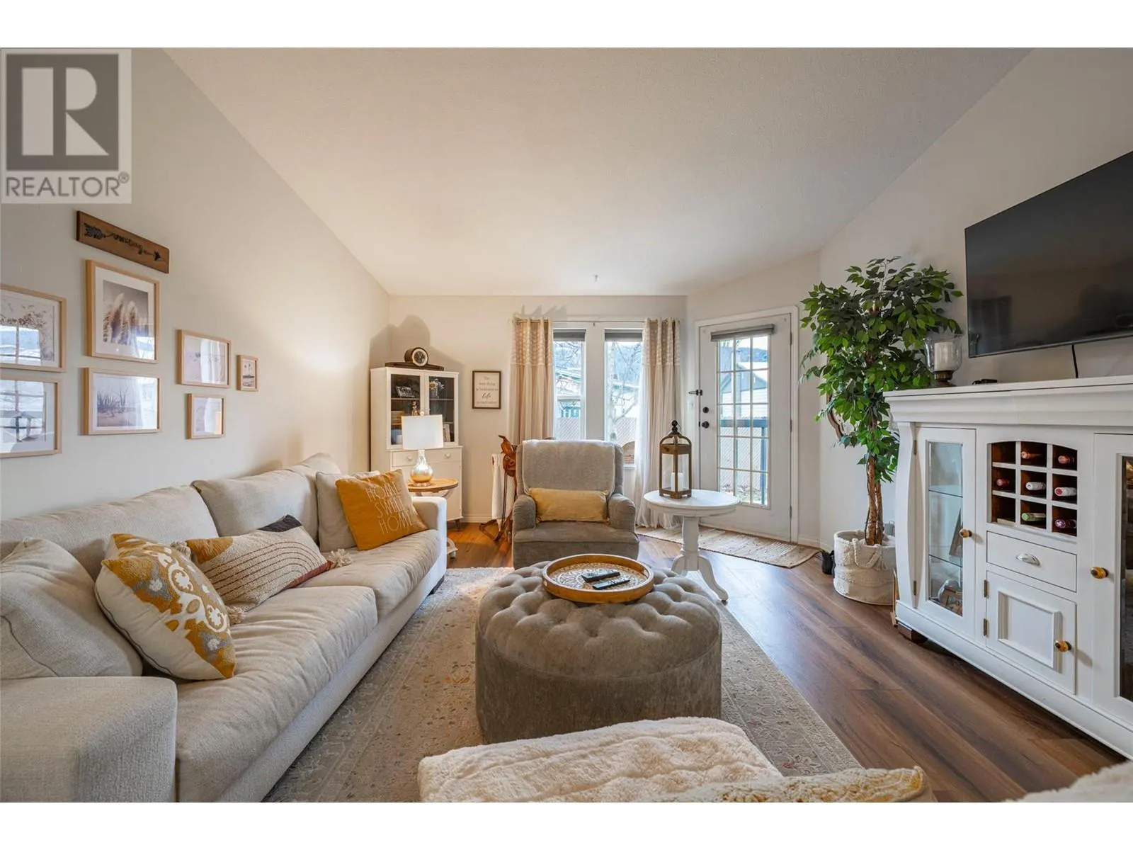501 Kildonan Avenue Unit# 2