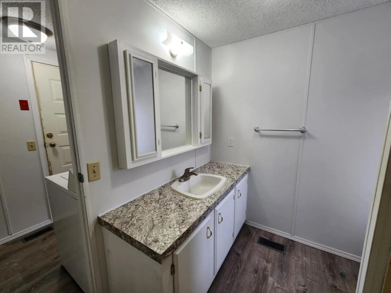 2313 Shuswap Avenue Unit# 32