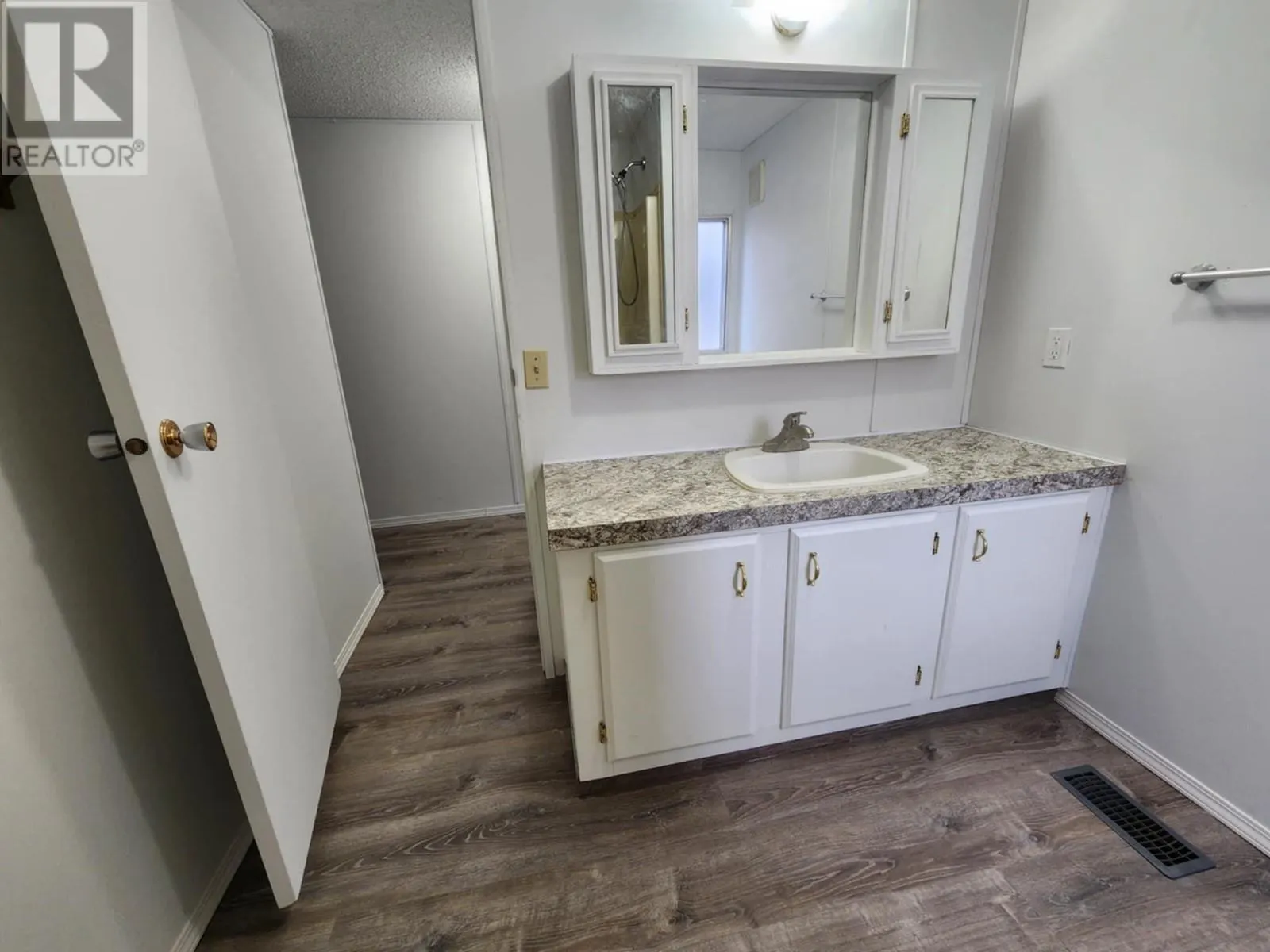 2313 Shuswap Avenue Unit# 32