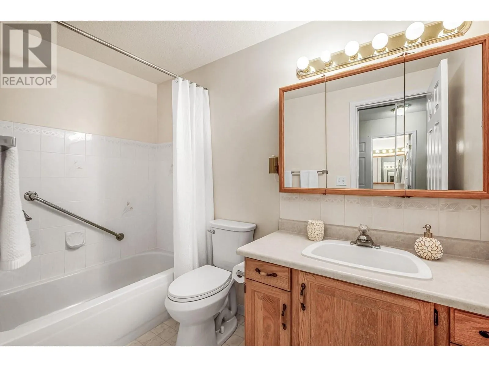 1055 Lawrence Avenue Unit# 102