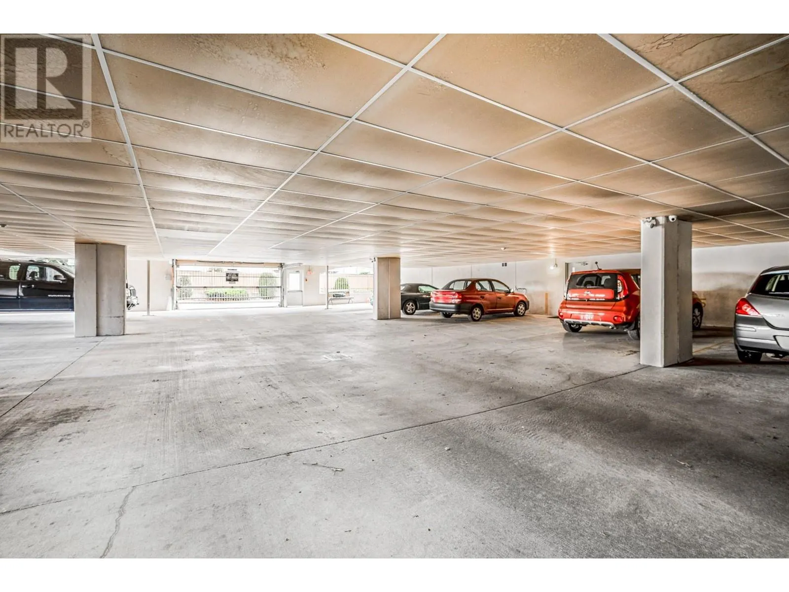1055 Lawrence Avenue Unit# 102