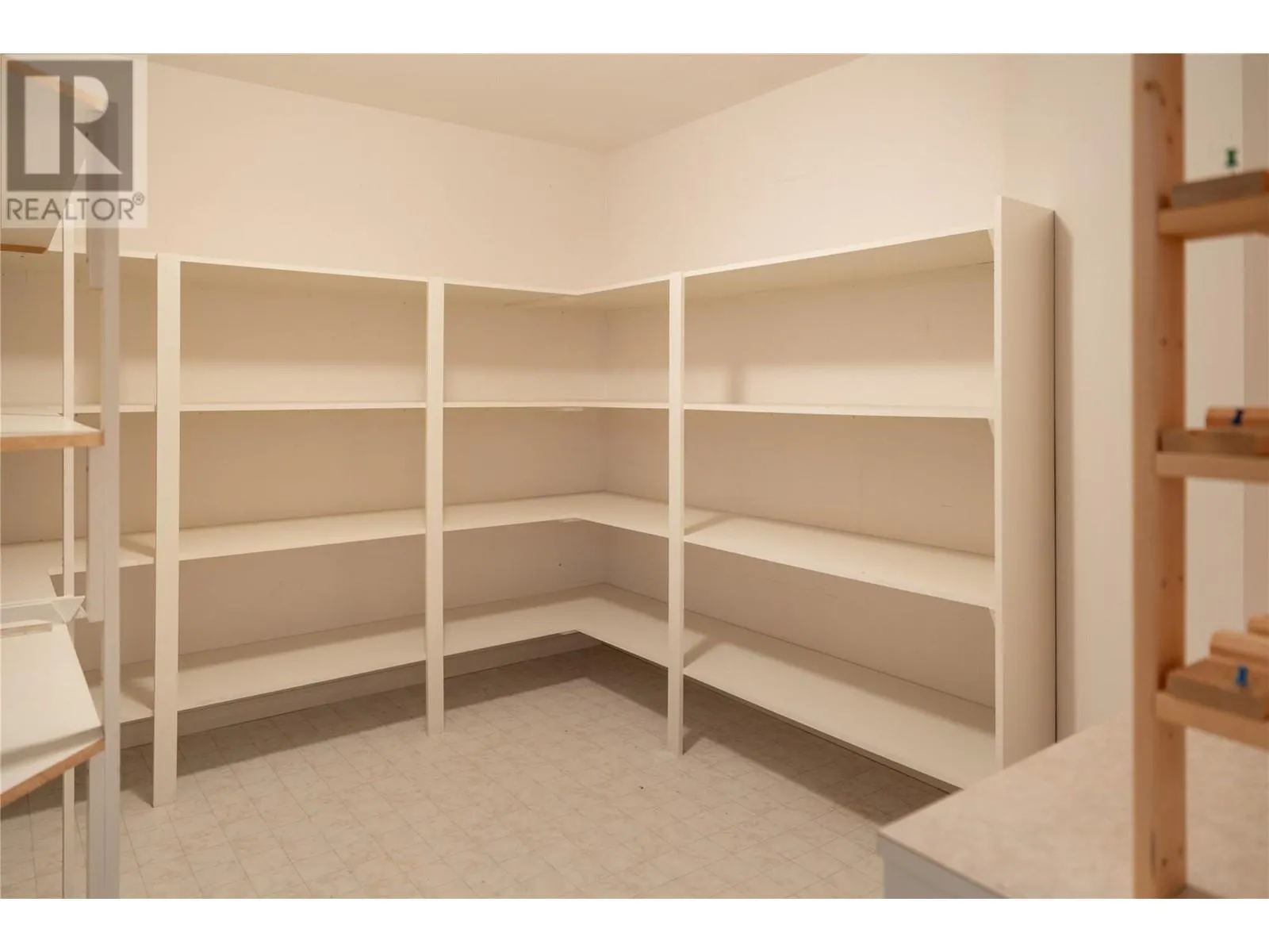 880 CHRISTINA Place Unit# 25