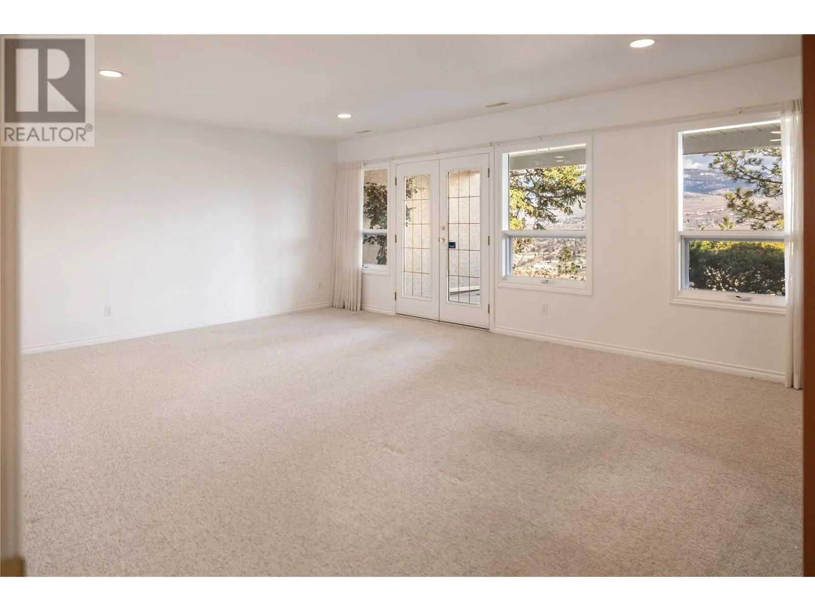 880 CHRISTINA Place Unit# 25