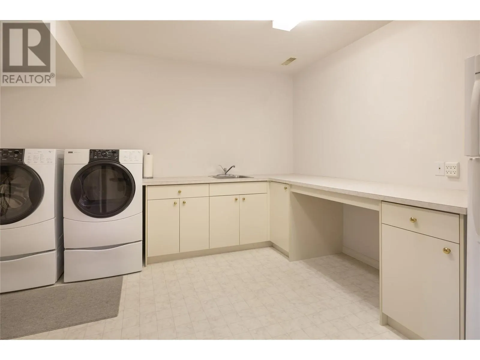 880 CHRISTINA Place Unit# 25