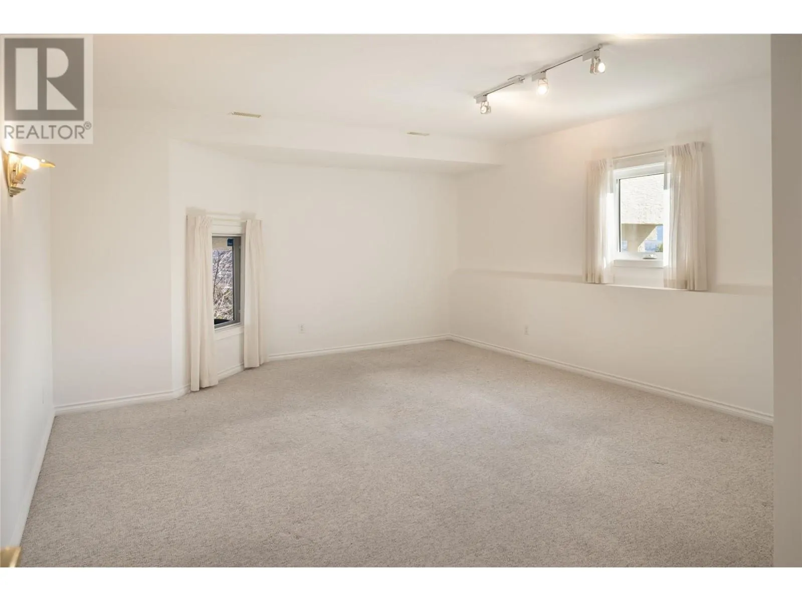 880 CHRISTINA Place Unit# 25