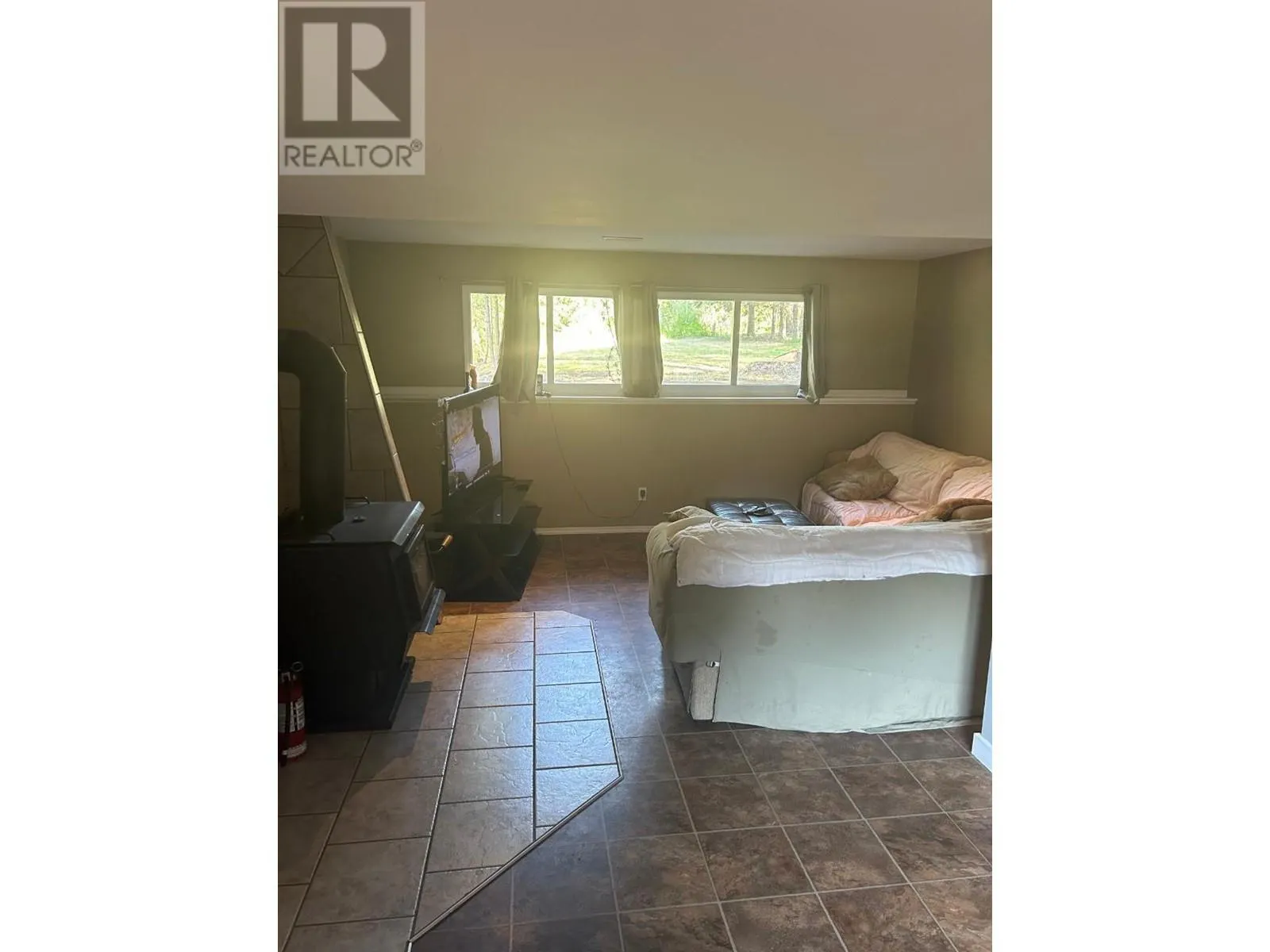 1055 WHITE Road