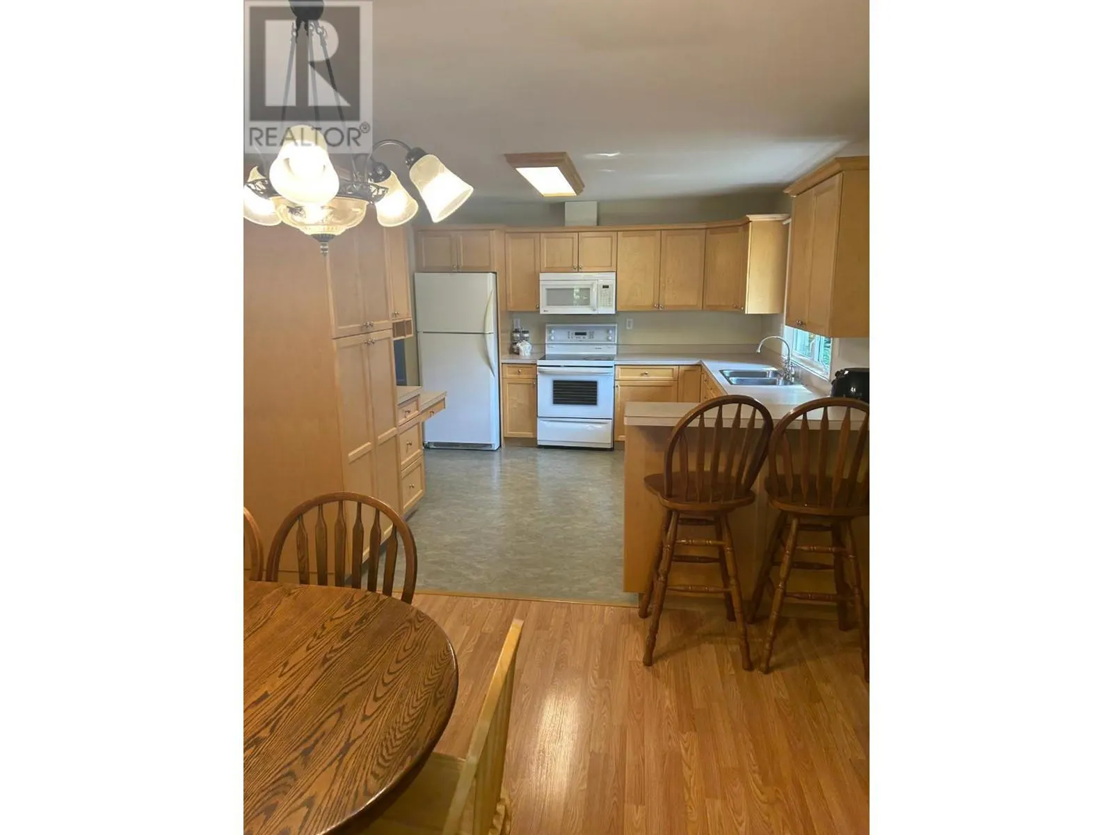 1055 WHITE Road