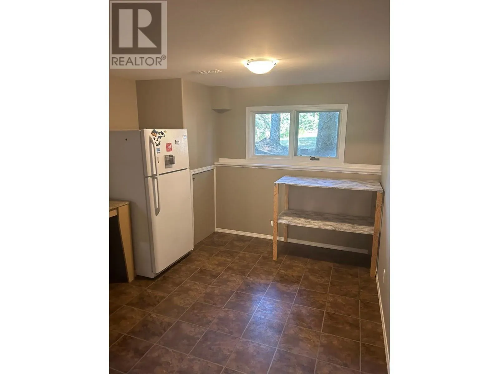 1055 WHITE Road