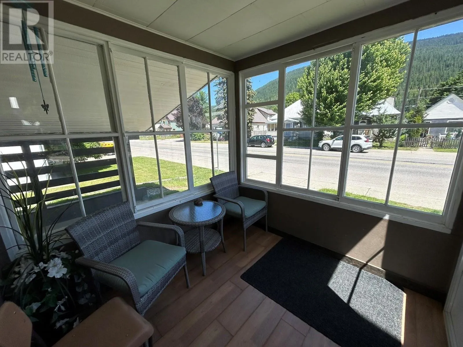 309 Third Street E
