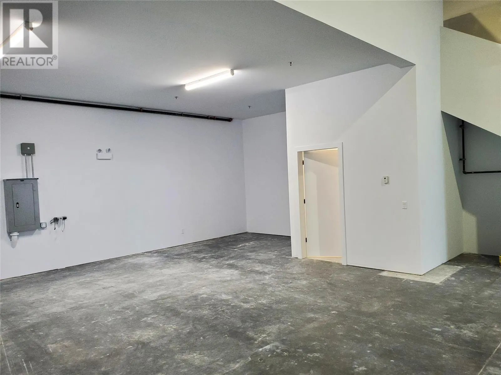 302 Hiram Walker Court Unit# 103