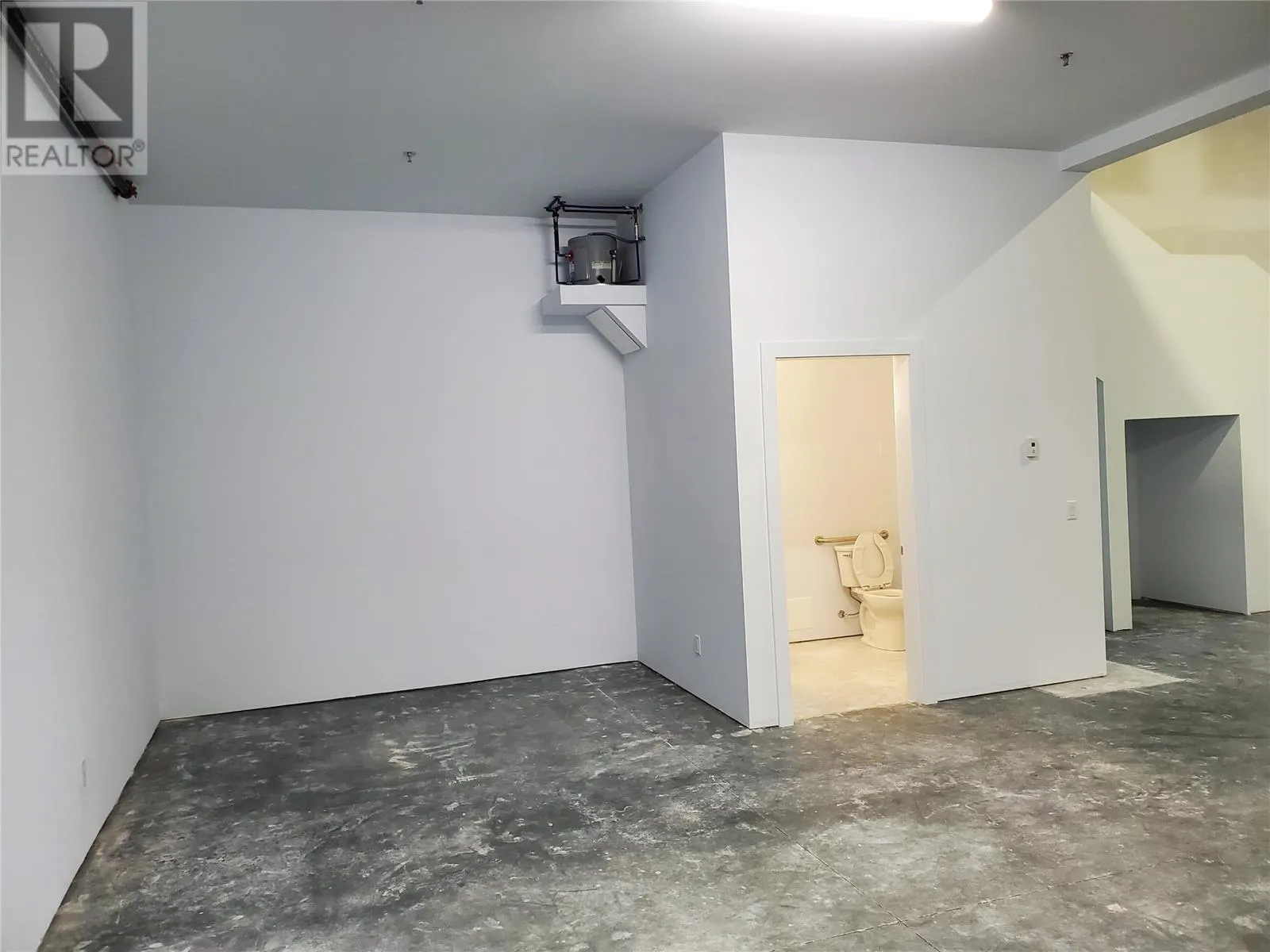 302 Hiram Walker Court Unit# 103
