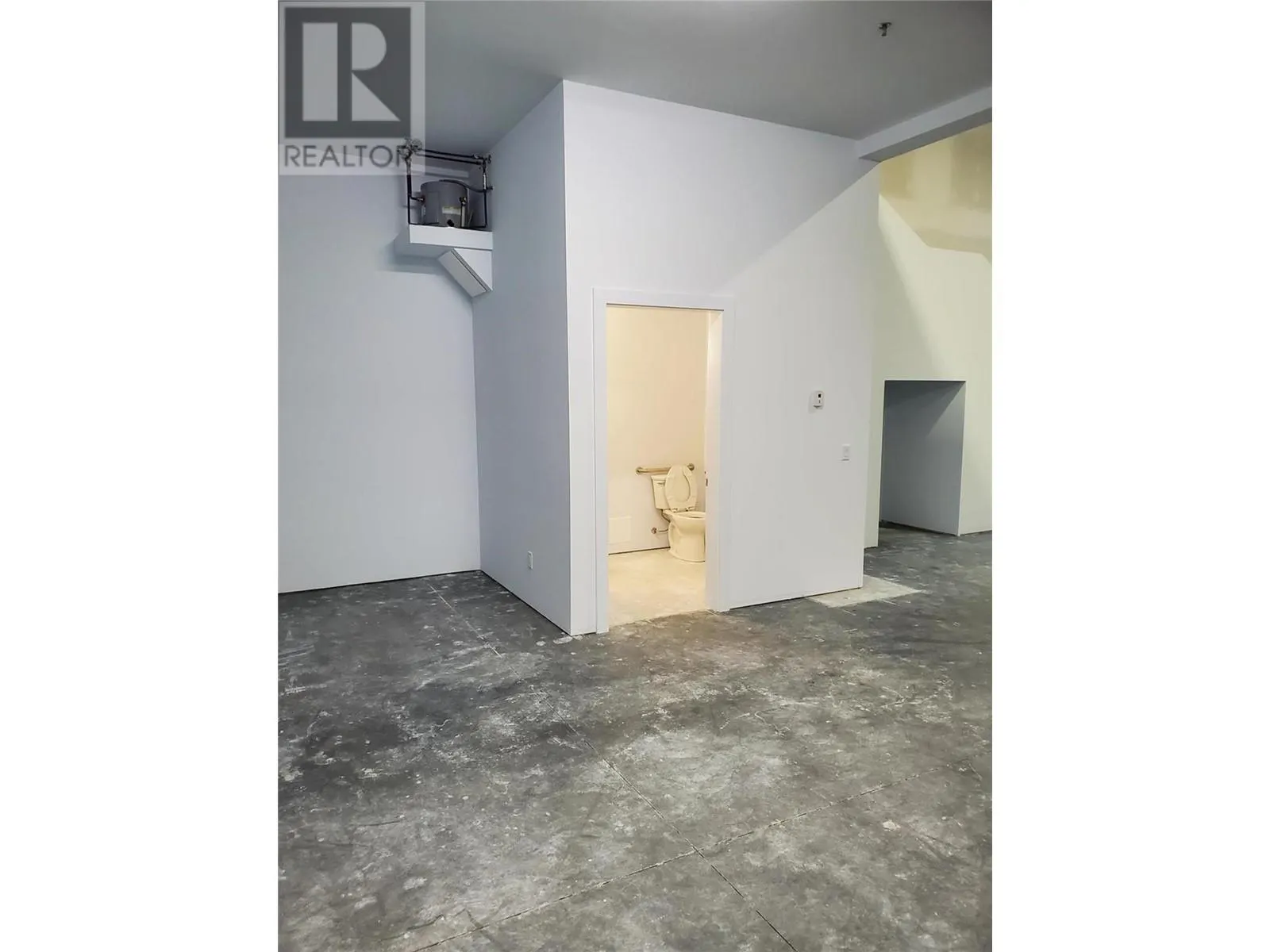 302 Hiram Walker Court Unit# 103