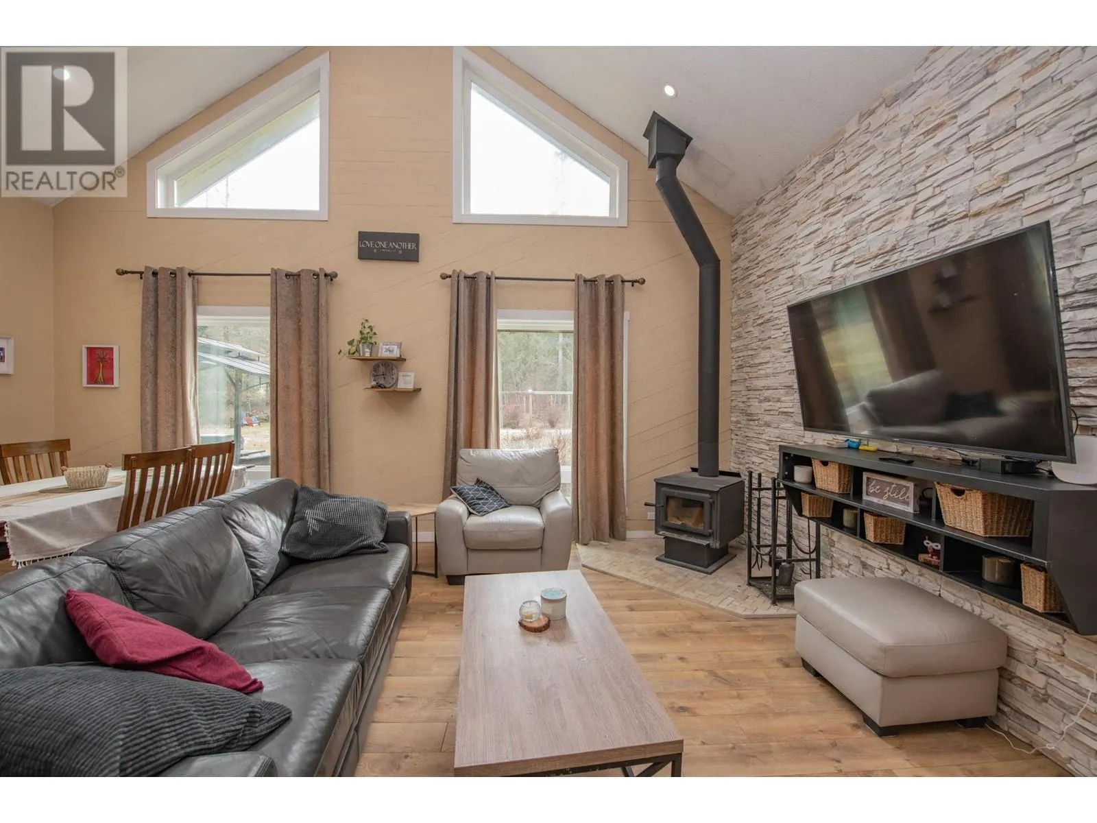 1236 Mabel Lake Road