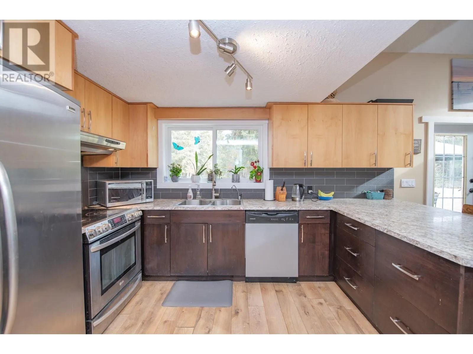 1236 Mabel Lake Road