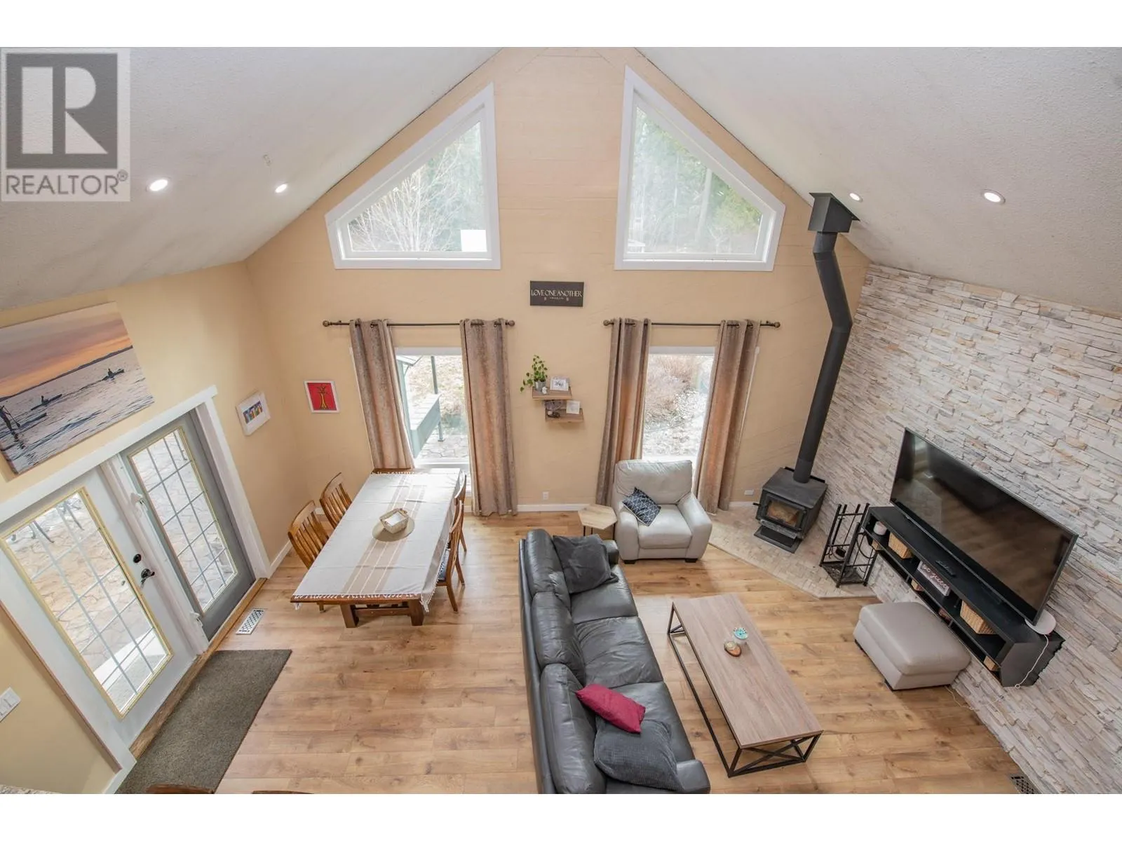 1236 Mabel Lake Road