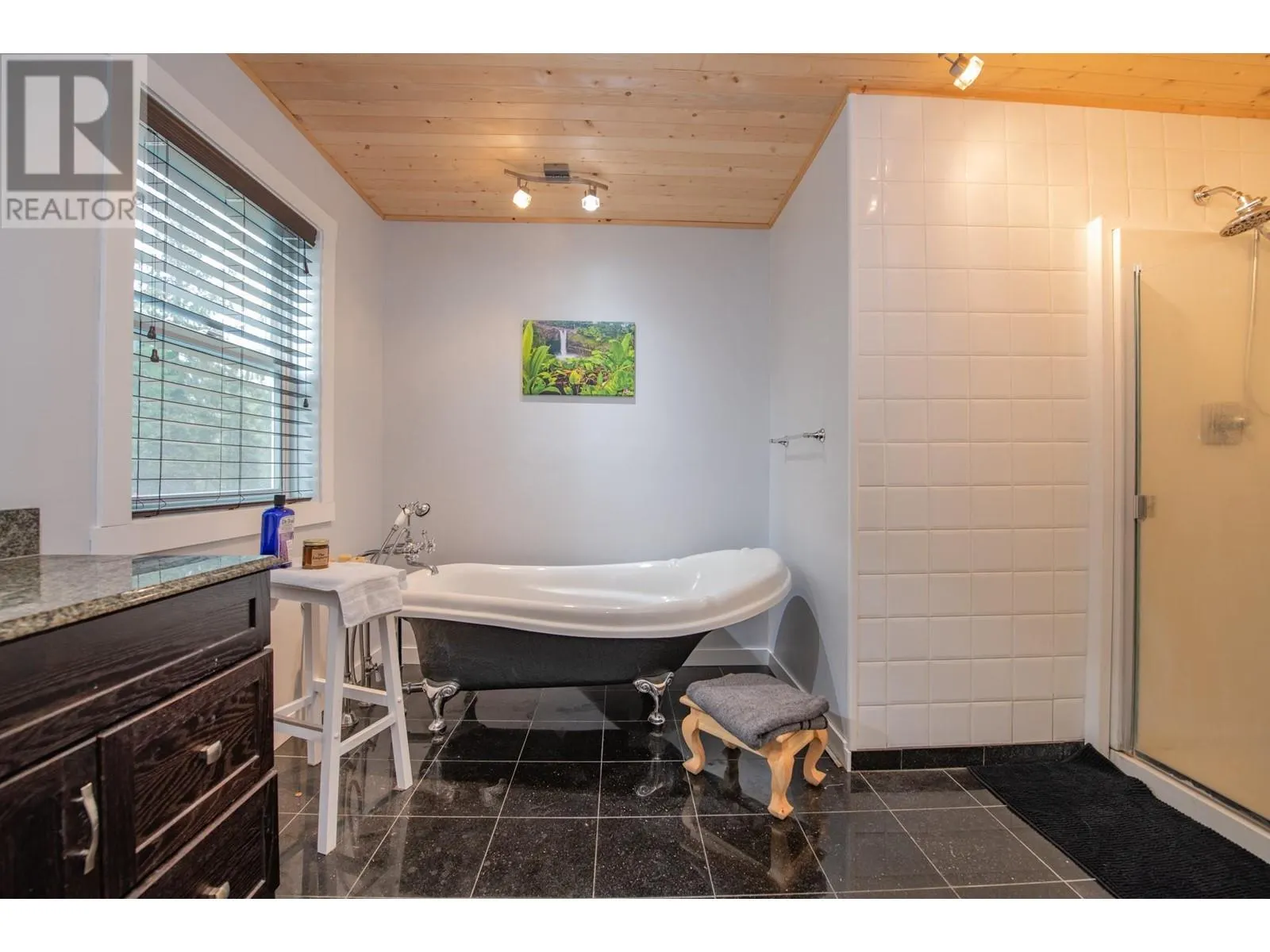 1236 Mabel Lake Road