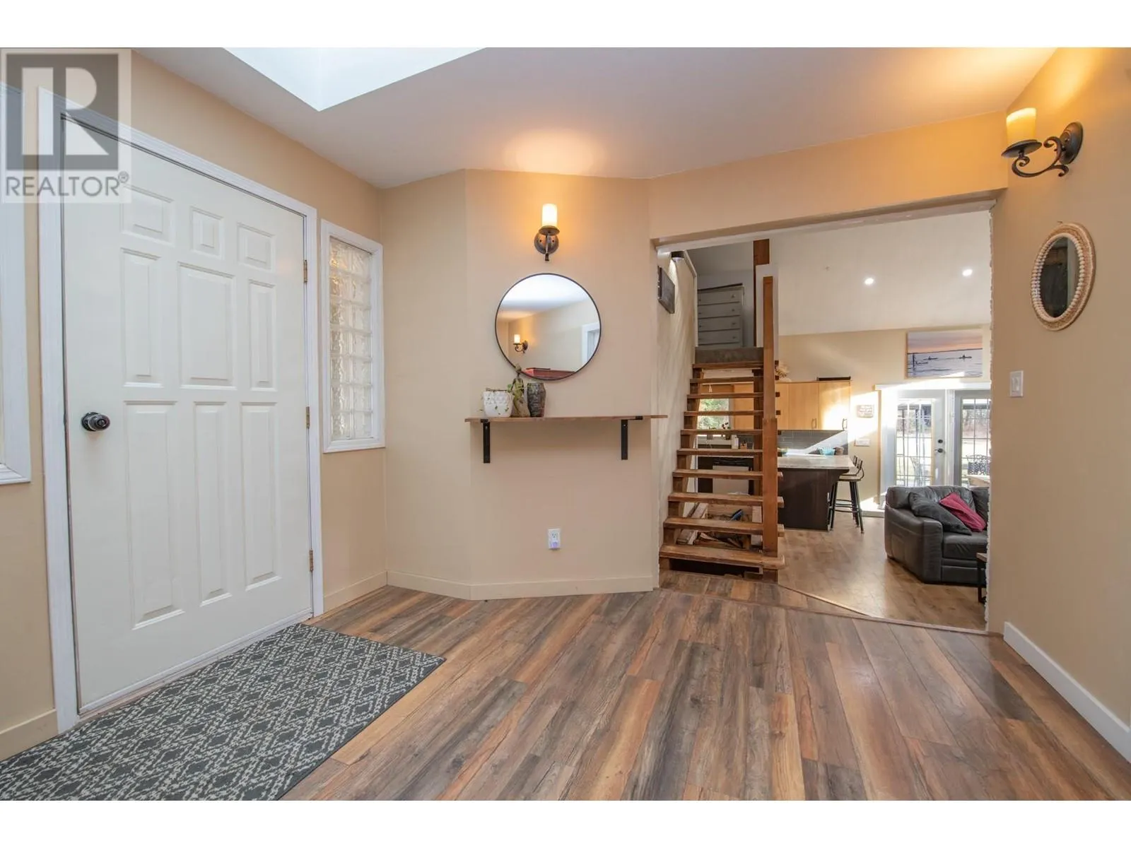1236 Mabel Lake Road