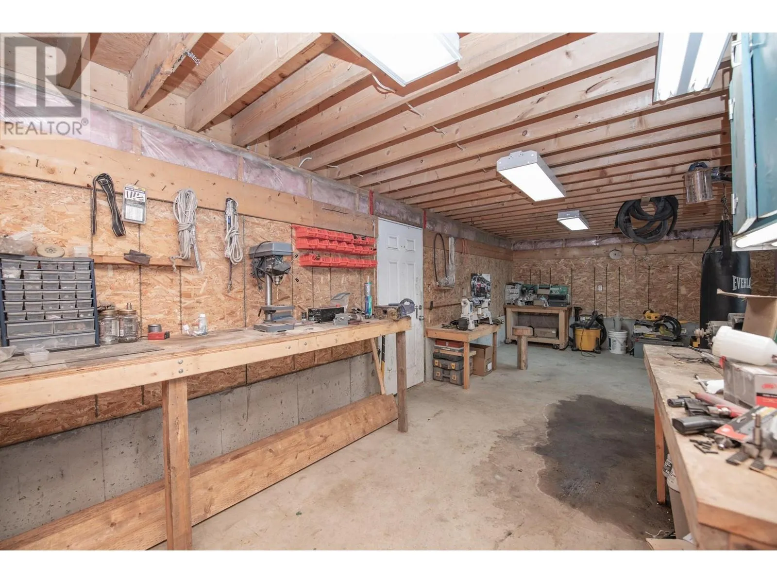 1236 Mabel Lake Road