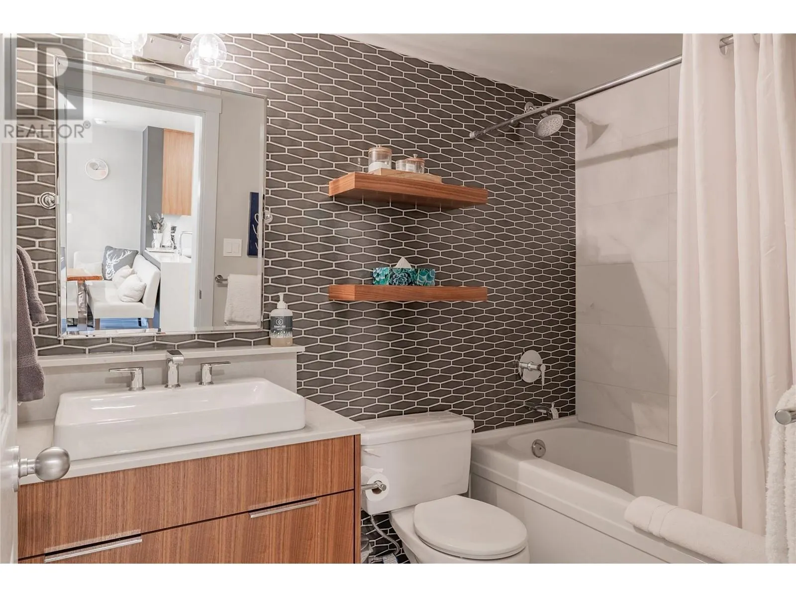 2050 Summit Drive Unit# 202