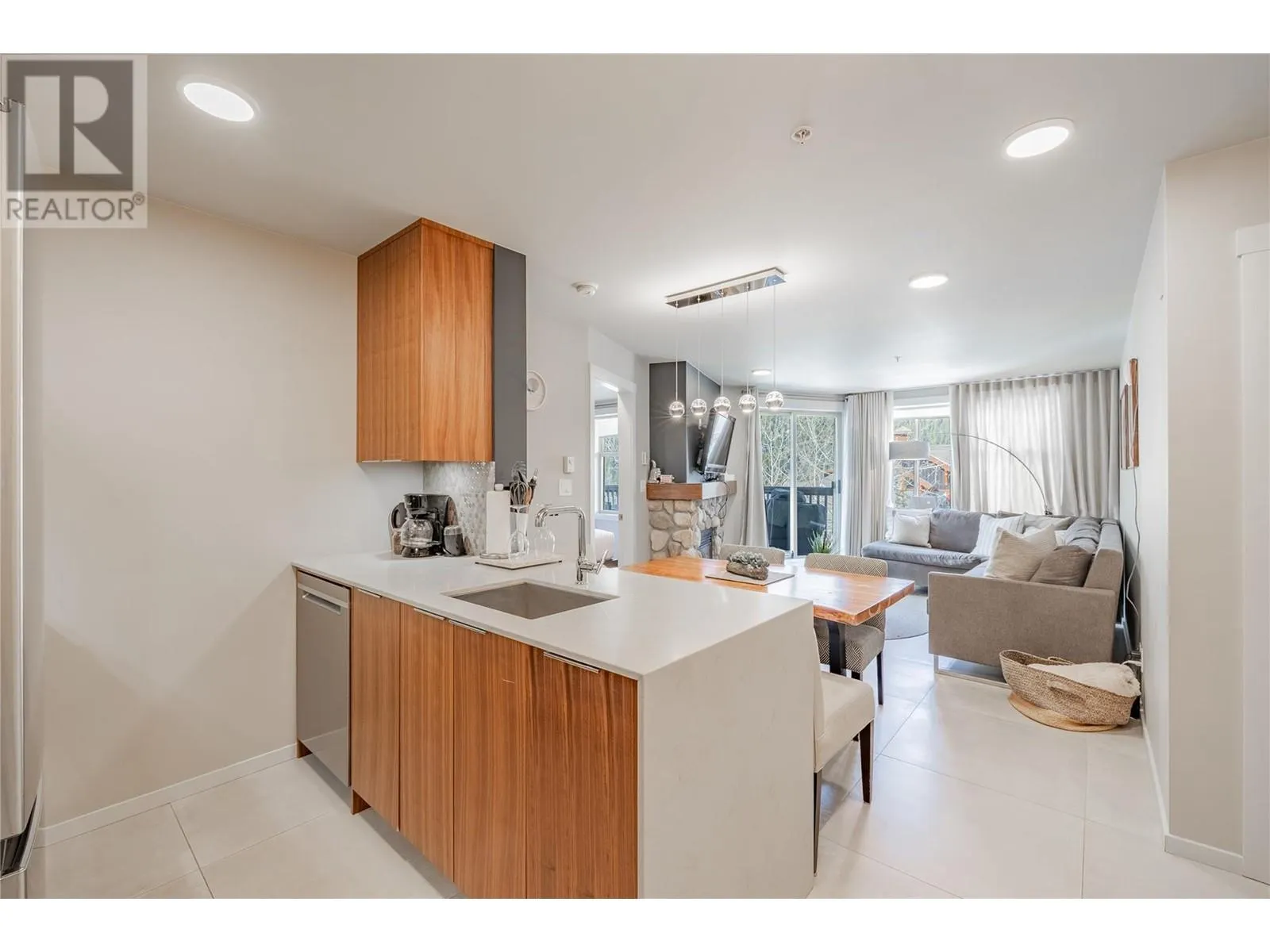 2050 Summit Drive Unit# 202